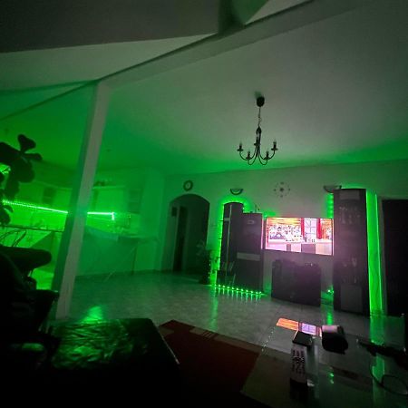 Gabe'S Nest Daire Urom Dış mekan fotoğraf