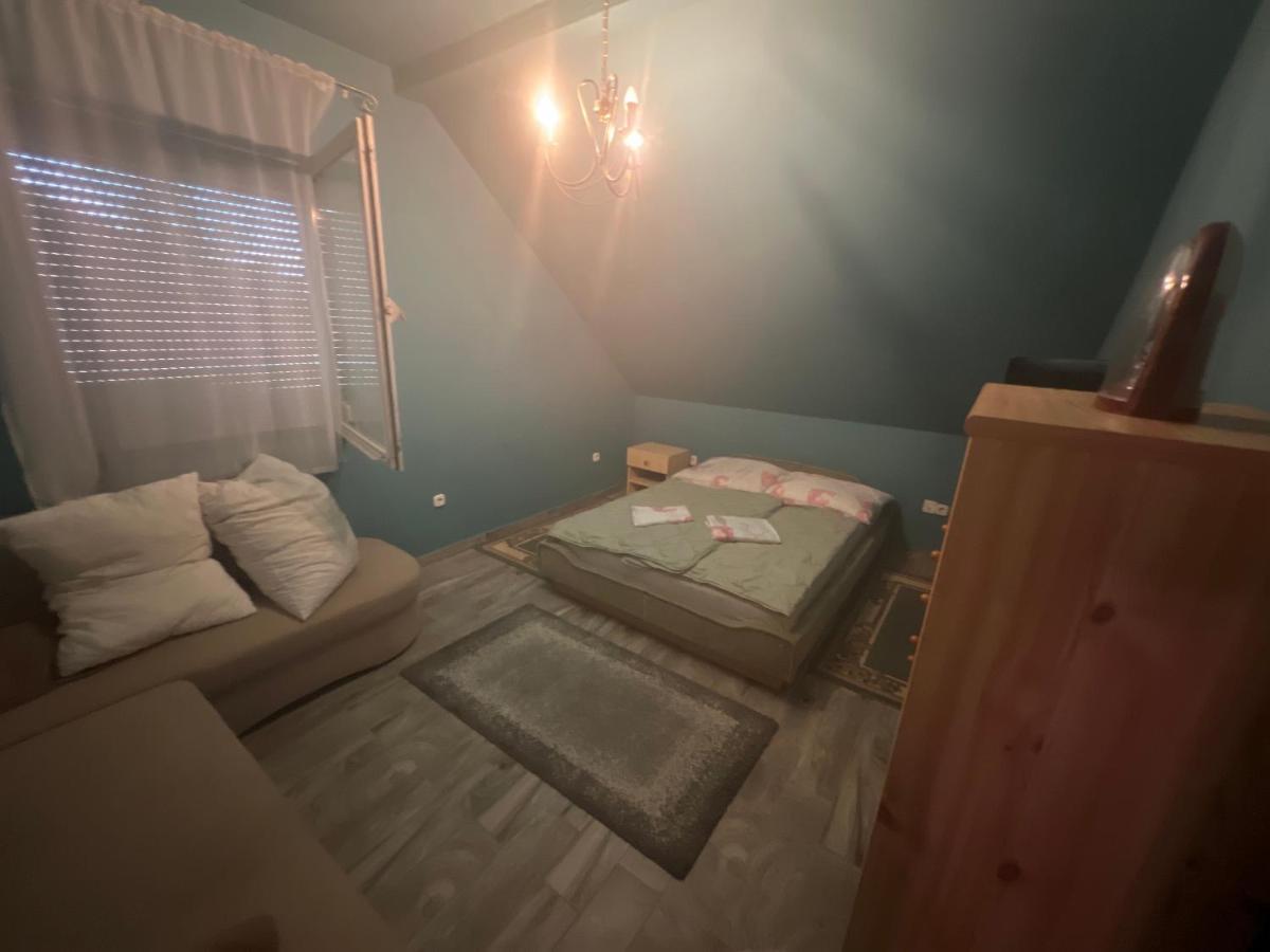 Gabe'S Nest Daire Urom Dış mekan fotoğraf
