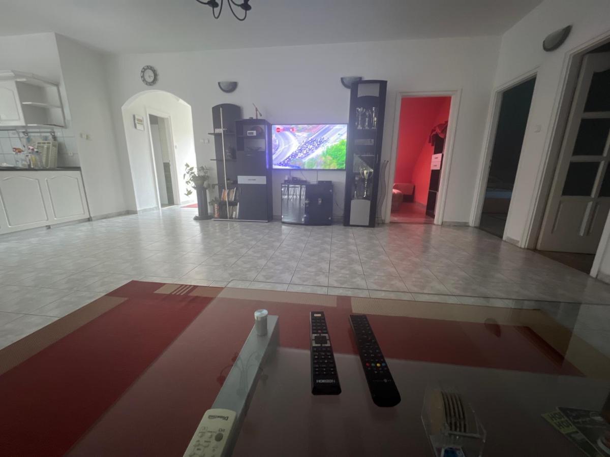 Gabe'S Nest Daire Urom Dış mekan fotoğraf