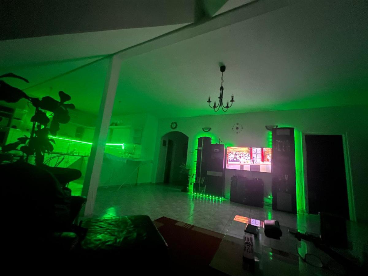 Gabe'S Nest Daire Urom Dış mekan fotoğraf